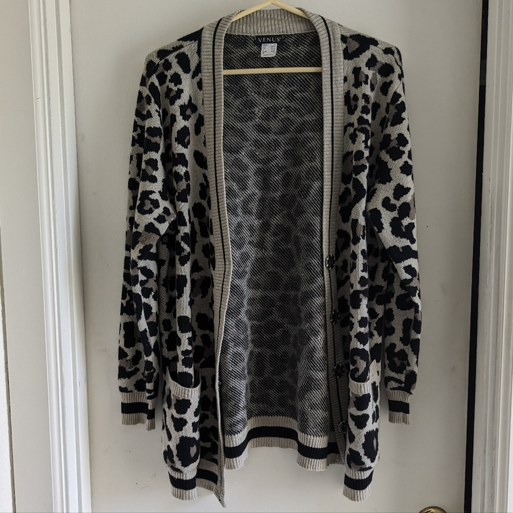 E Venus Size Medium leopard print button cardigan
